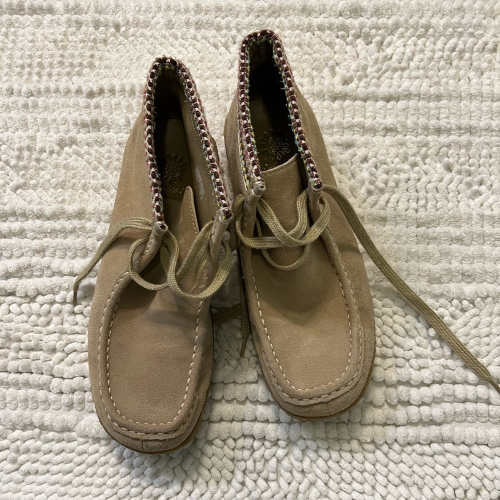 Yellow box brown ankle suede boots Royce